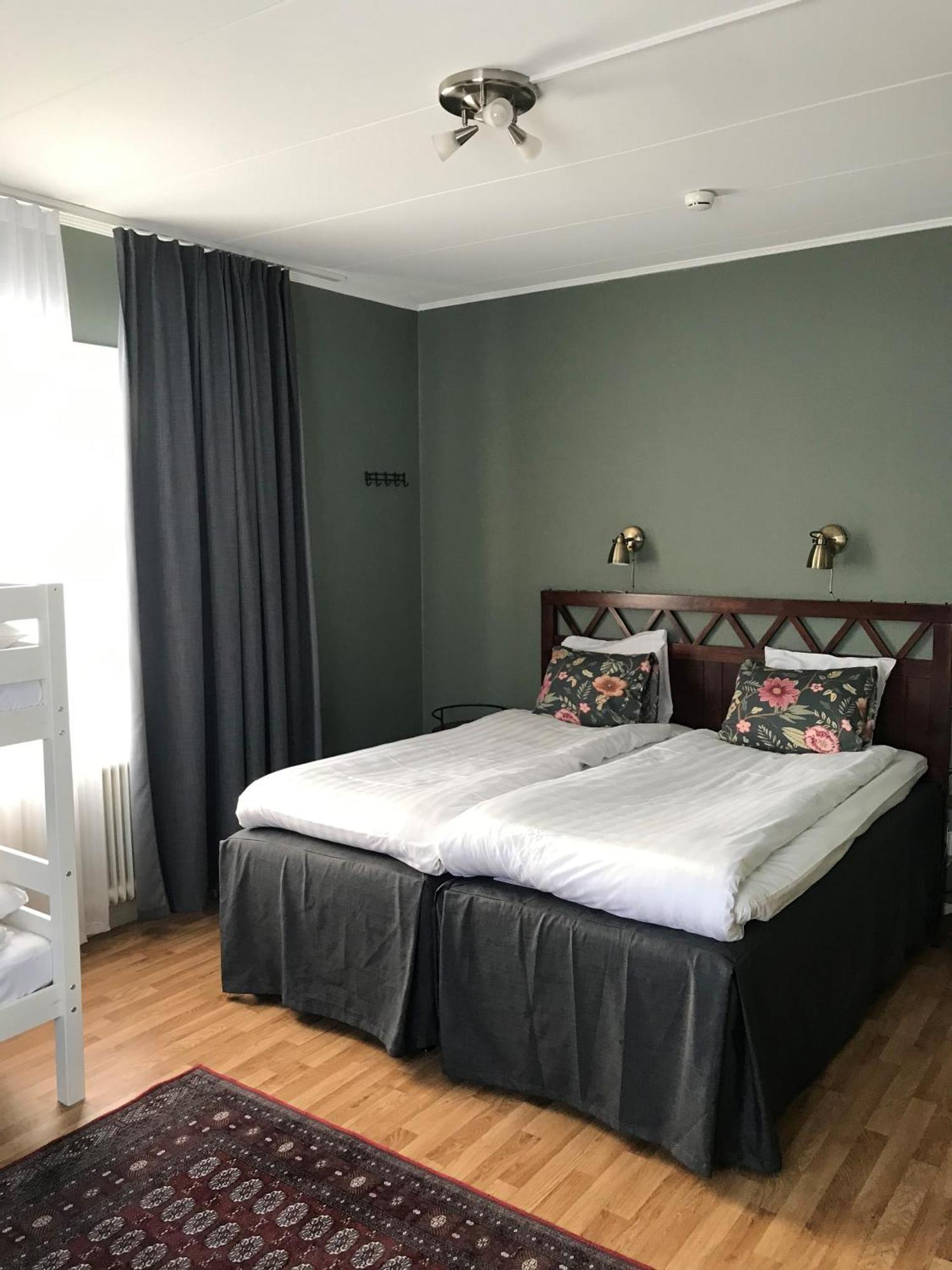 Vandrarhemmet Oestergatan Skovde Ngoại thất bức ảnh